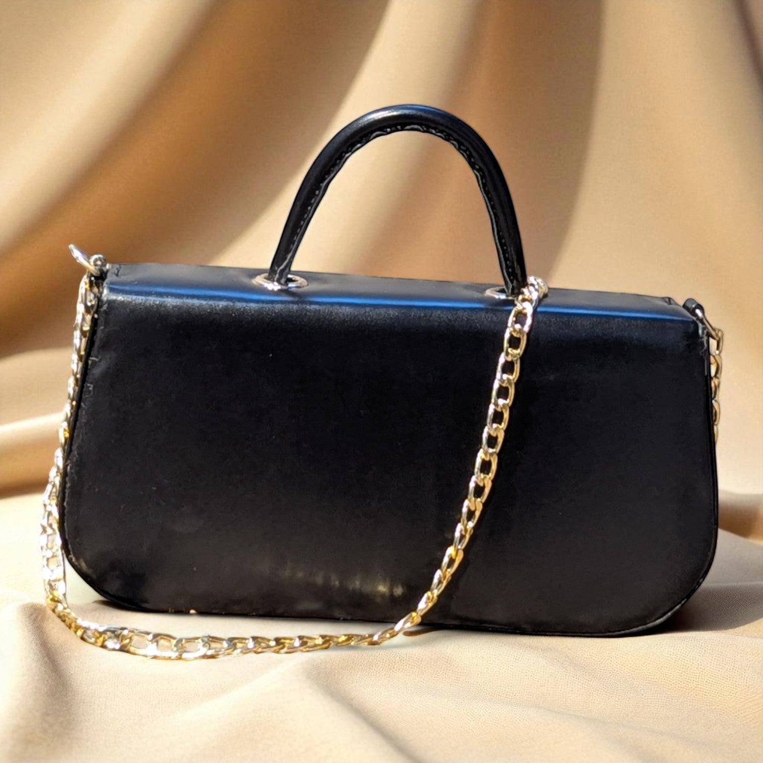 Aura Chain Black Crossbody